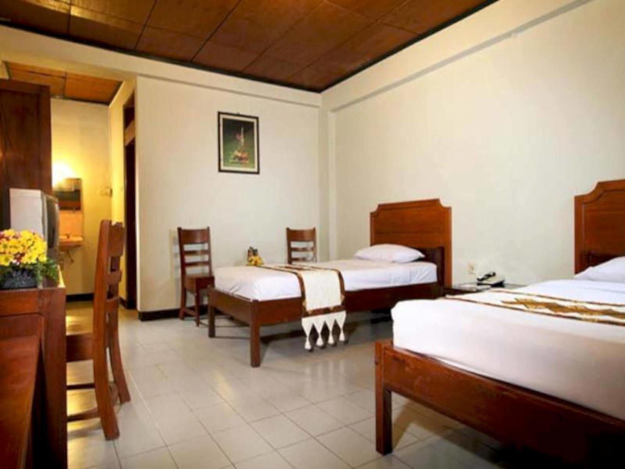 Cakra Kembang Hotel Kejayan Eksteriør billede